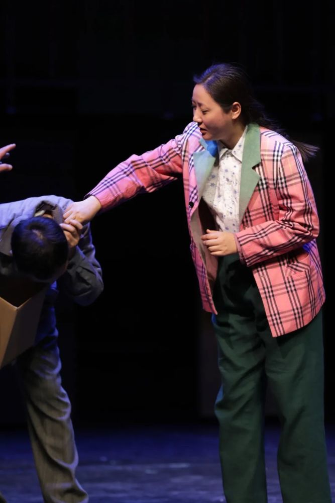 黄隽秋(饰)三   姐金 汉(饰)常   江王欣雨(饰)姚   兰曾   宪(饰)罗