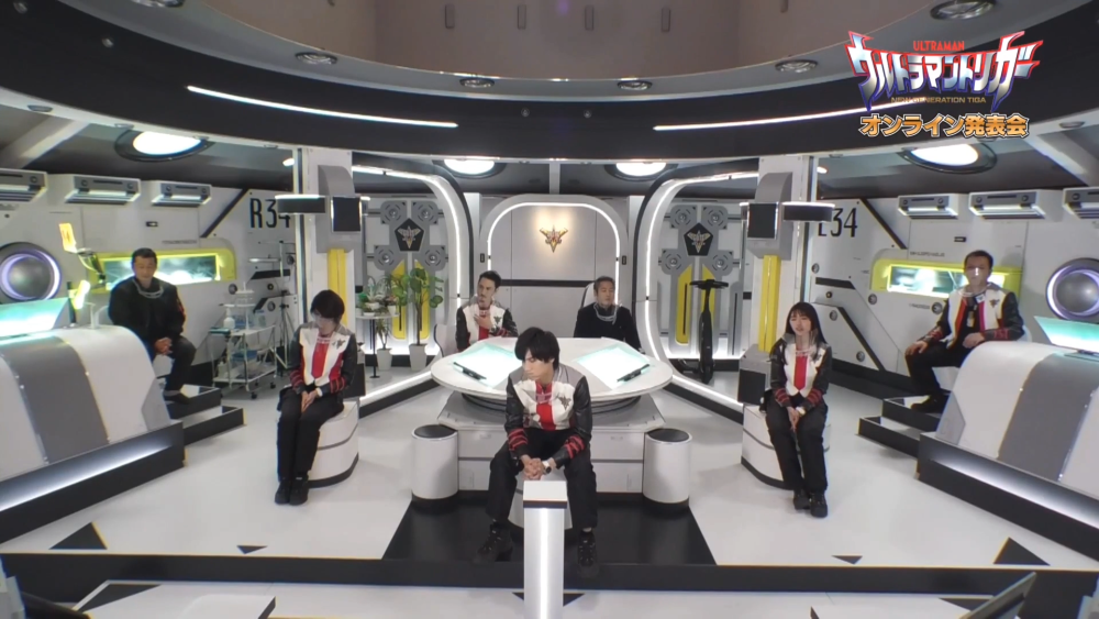 肯定都知道,这个布置和老版迪迦奥特曼里的老胜利队,基地里的作战室也