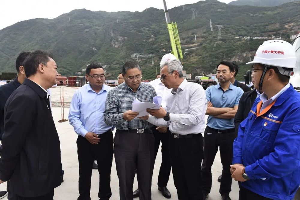 省决咨委工作组来州调研川藏铁路建设甘孜段地方交通配套问题