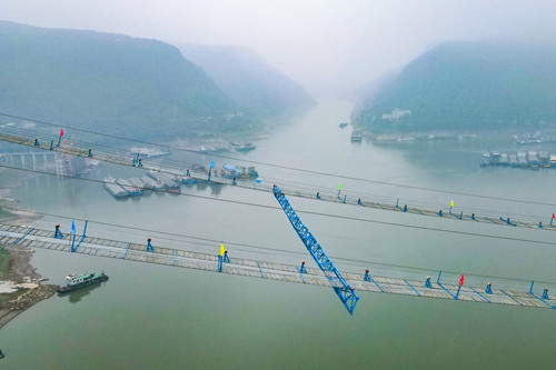 郭家沱长江大桥猫道全线贯通 明年两江新区10分钟到茶园_腾讯新闻