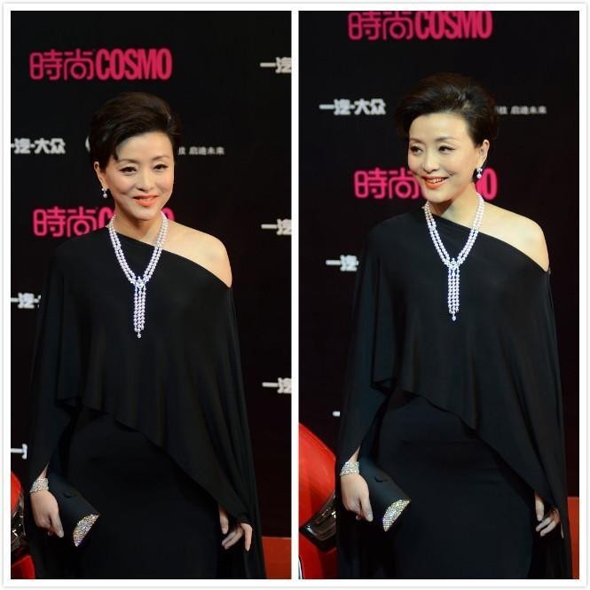 杨澜年过半百,依然有着完美的身材,面容还是很精致