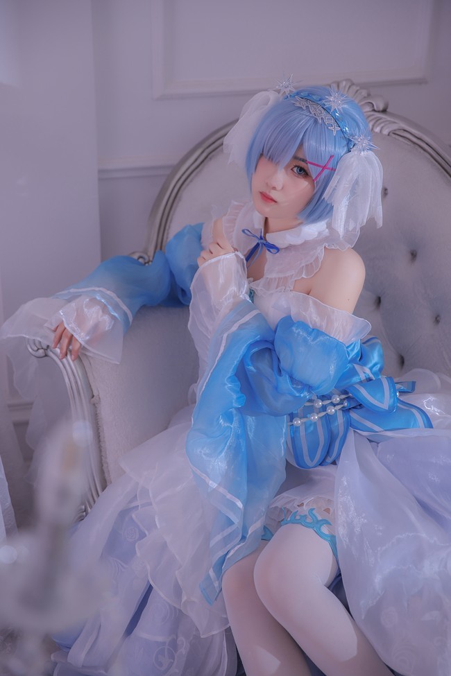 雷姆cos 水晶礼服如果有真爱那一定是蓝色 雷姆最喜欢昂君了!