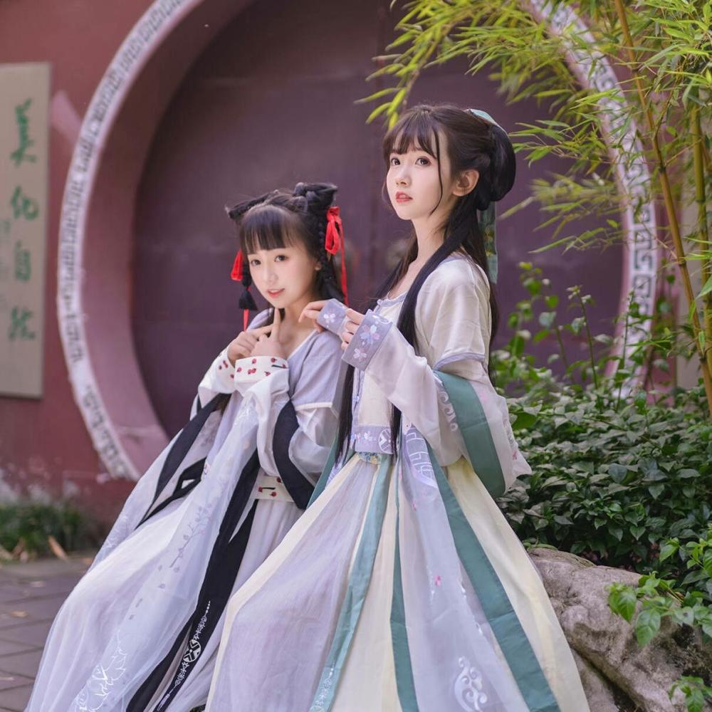 lpl晒选手汉服照遭韩国用户嘲讽这穿的是韩服