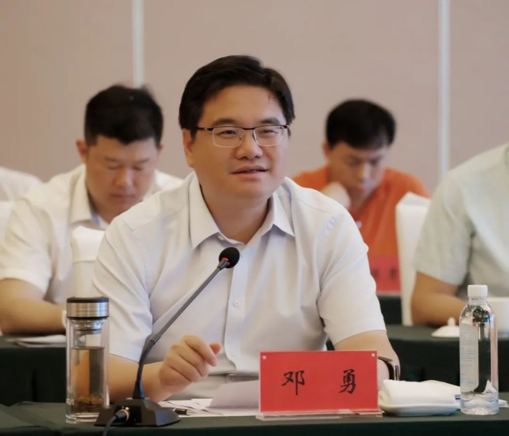 县委书记邓勇,县委副书记,县长孙志标,江苏省苏商发展促进会会长单位