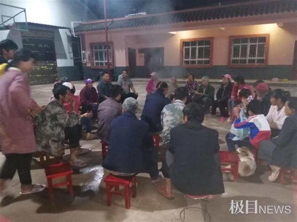 连线云南楚雄地震村民 后怕瓦片掉身旁 欣慰牛羊未受惊 腾讯新闻