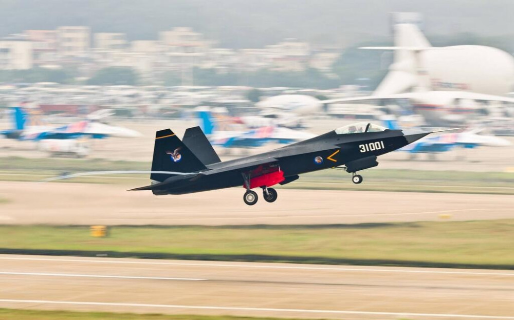 "海四代"实锤,新型隐身舰载机登上国产航母,胜利天平开始倾斜