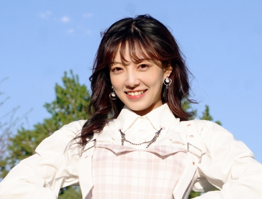 在《创造101》中,范薇要比陈语嫣幸运,因为她刚出场就因甜美的长相