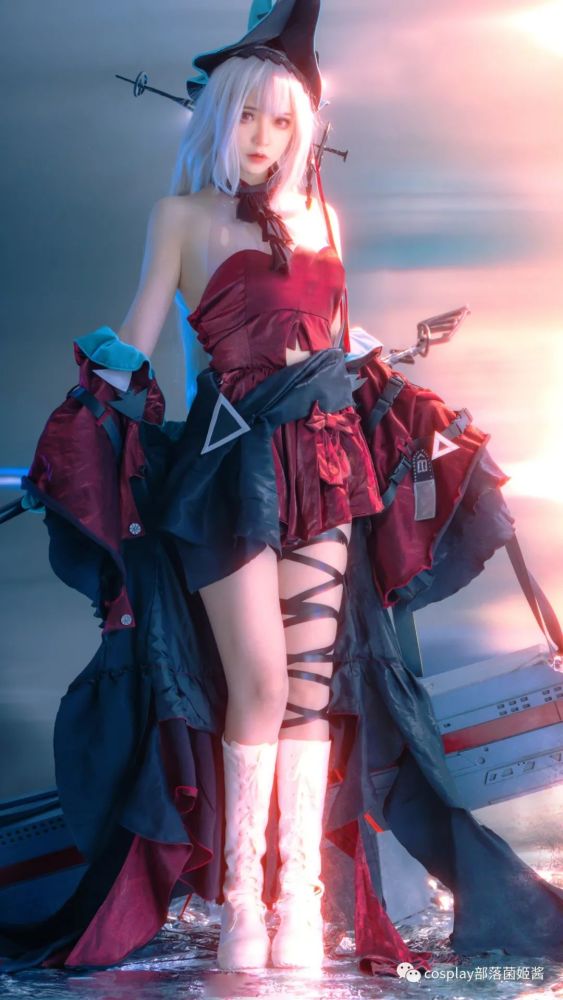 cos二次元cos大赏明日方舟浊心斯卡蒂cos正片疯了个猫
