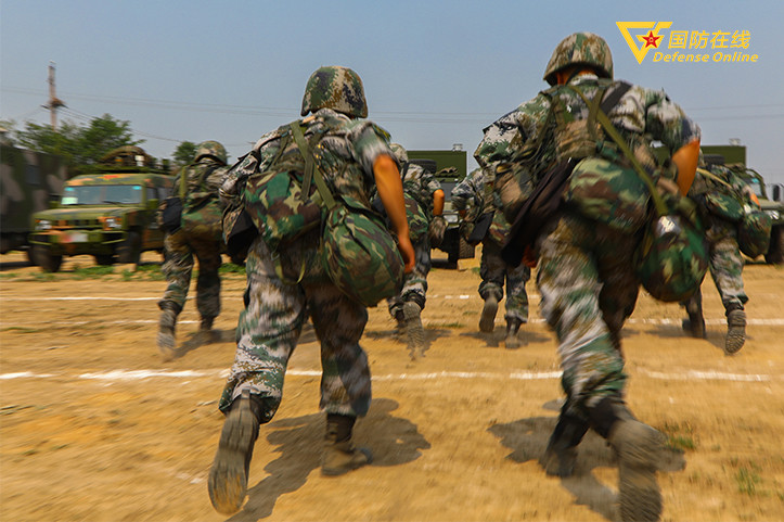 紧贴任务实际陆军第83集团军某旅展开防化应急演练