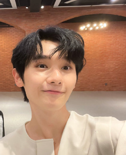 高卿尘和刘宇越长越像?站姐拍的下班图,连两家粉丝都认错了