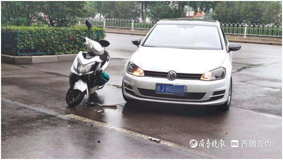 泰城雨天路滑电动车撞轿车交警认定汽车全责