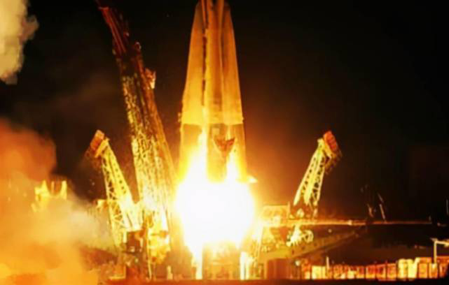 141吨洲际导弹原地爆炸,160名专家被当场烧死,军方下令彻查黑手_腾讯