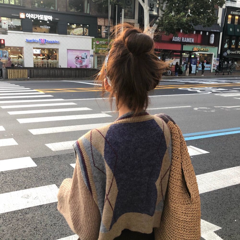 真人女生头像玫瑰即使凋零也高于路边的野花