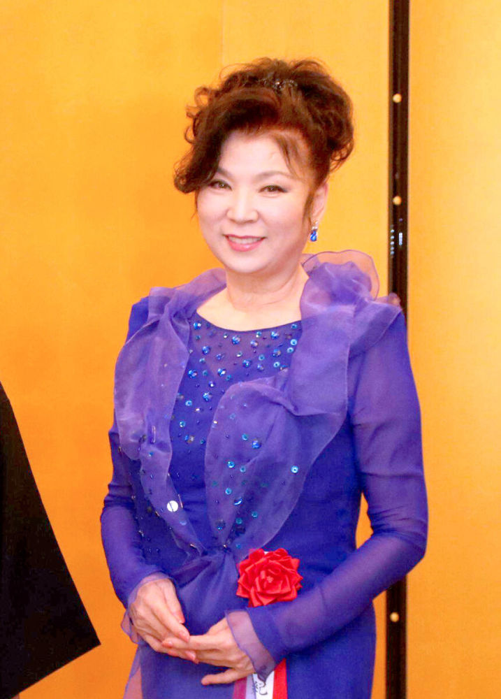 邓丽君好友被曝离婚 她是日本70年代红极一时的女歌手之一_腾讯新闻