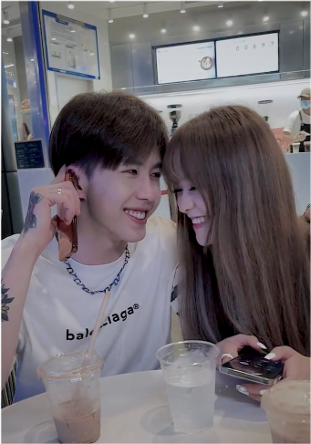 赵兮雪与七舅脑爷婚后素颜出镜小腹隆起被质疑怀孕激动