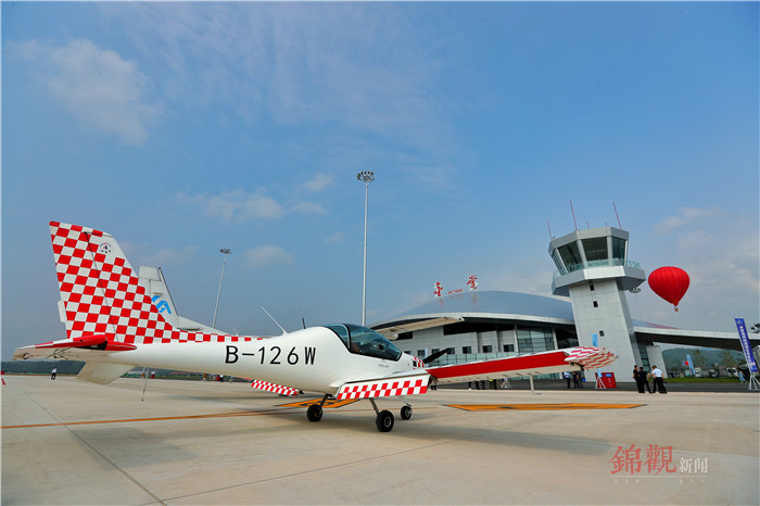 仪式现场,中国民用航空四川安全监督管理局向成都通用机场运营管理