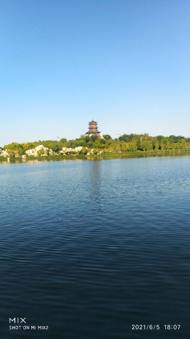 東營市清風湖為山東省最大城市公園位於東營市東城