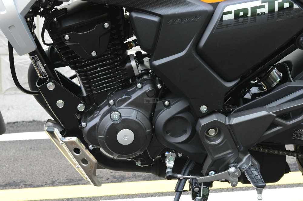 184cc排量的单缸风冷发动机,已经在市场上摸爬滚打好多年,峰值功率12.