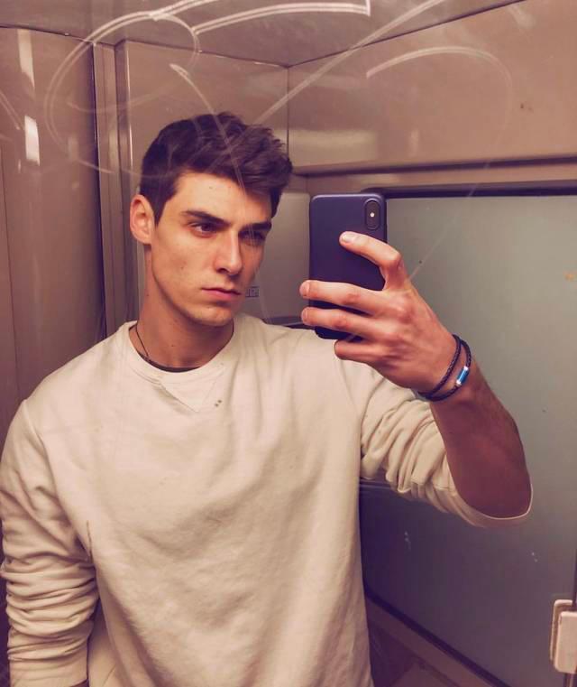 97年鲜肉男模rafaelmiller腹肌太标致了完美身材备受关注