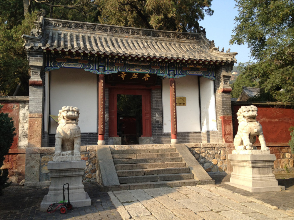 山東普照寺千年古寺是典型的佛門建築群值得前去觀看