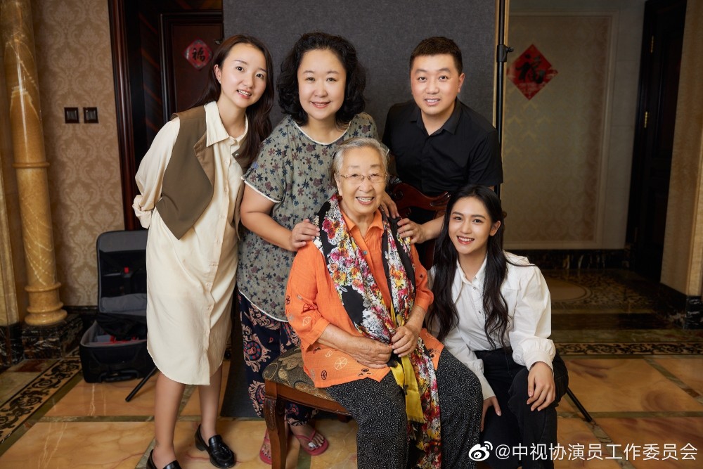 王晓棠田华谢芳张勇手,最新清晰照曝光,老电影艺术家,端午安康