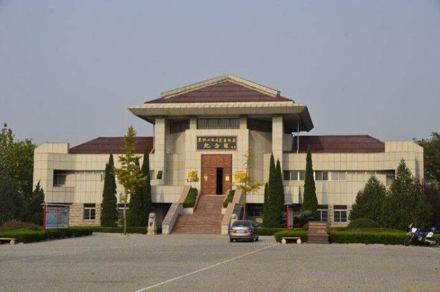 "一马三司令,得了抗日病.专打日本鬼,保护老百姓.