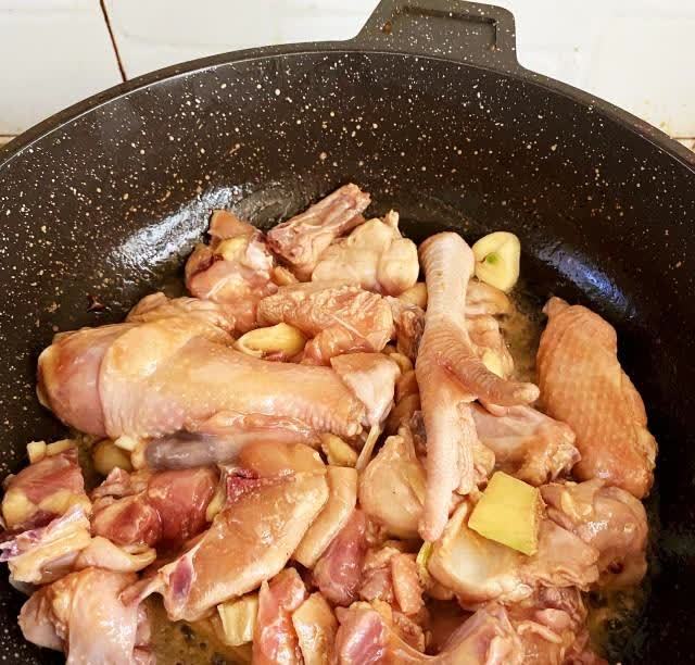 啤酒鸡块炖香菇,鸡肉鲜嫩爽滑,不要太美味