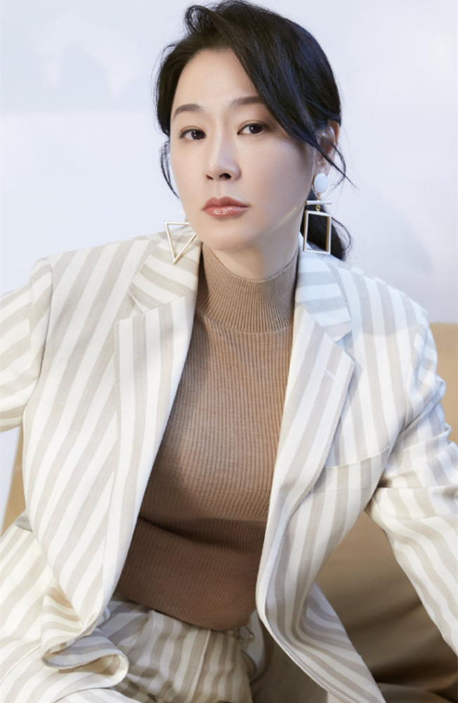 慕容九侯炳莹罕露面抗癌成功精神好与家人反目成仇多年