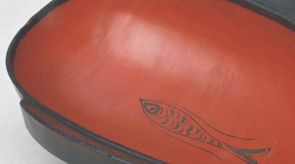 《彩绘漆鱼纹耳杯》汉(中国)-雕塑作品欣赏(一百五十八)