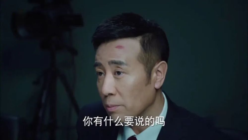 冯森带罗欣然来到徐大发被害的小树林,罗欣然准确指出了徐大发停车的
