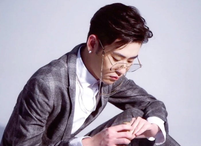 郭德纲作为德云社的班主,为了相声行业的发展,为了德云社这些个演员都