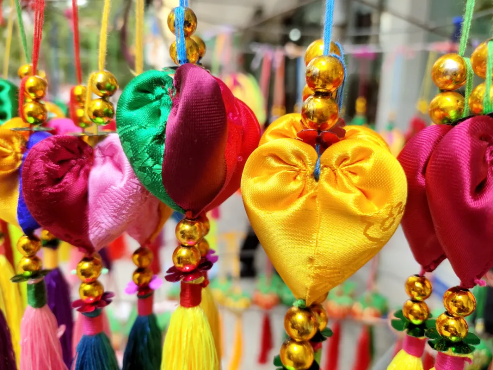 【网络中国节】端午未至 街头荷包飘香_腾讯新闻