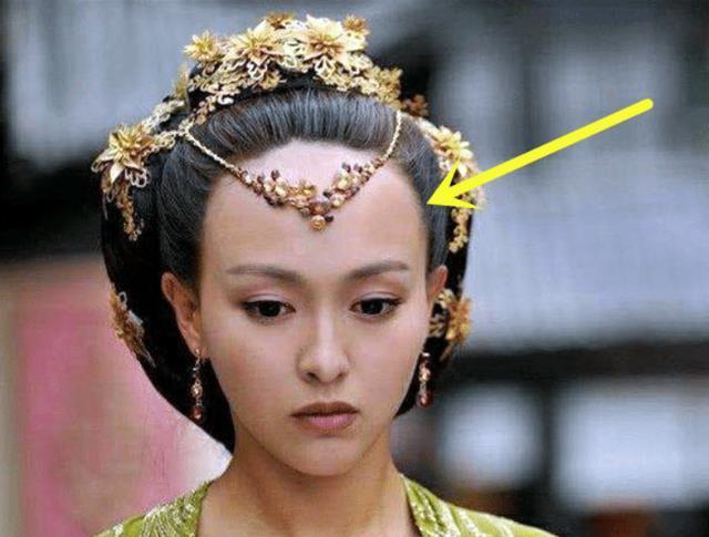 "一露额头毁所有",这几个明星明明颜值很高,却不敢轻易露额头