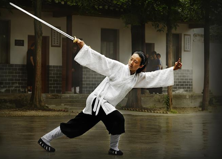 千斤神力王子平击败俄国大力士单手举起大磨盘名不虚传