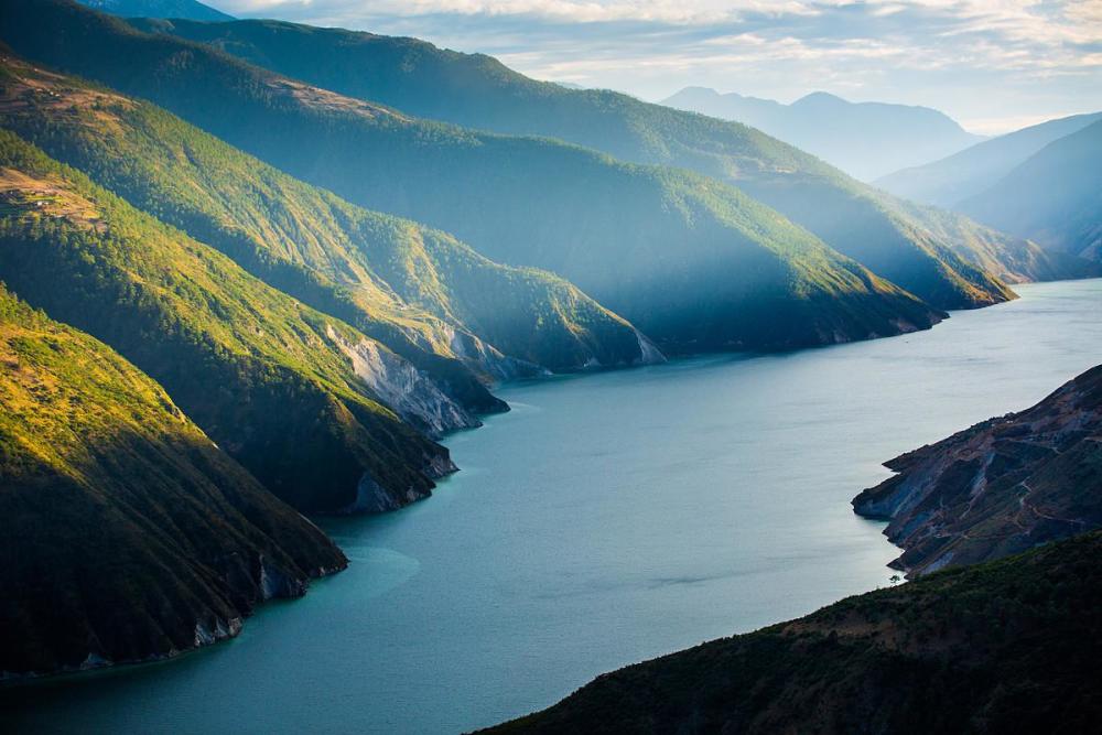 我国在藏区投入664亿,大山绝壁上建电站_腾讯新闻