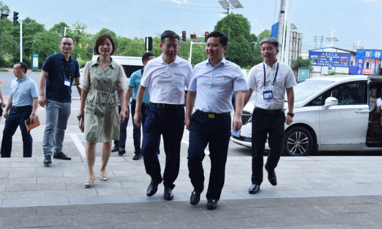 冯海燕,高新区管委会主任李黎明一行莅临湖南东谷云商集团考察指导