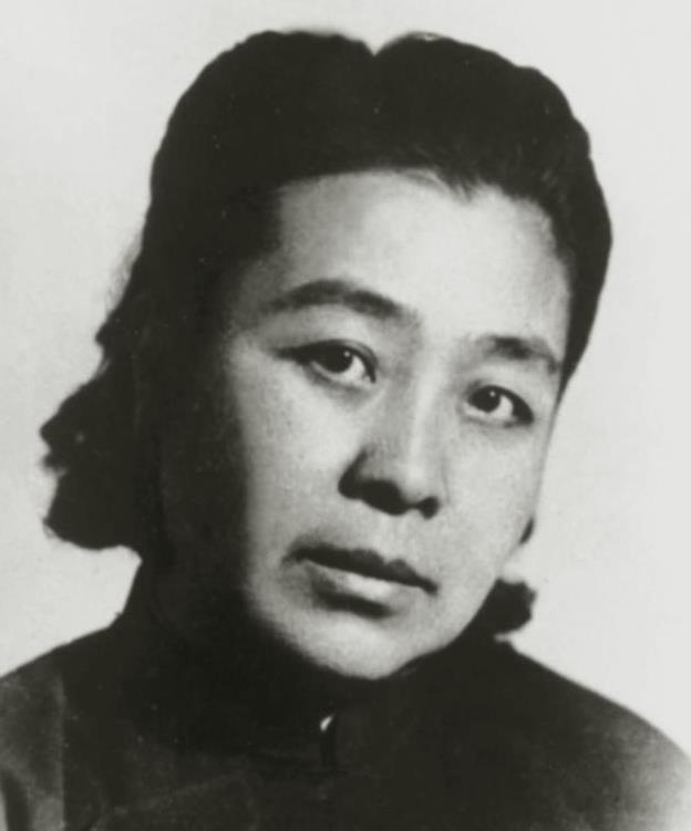 丁玲和冯达结婚后,日子过的虽然平淡,但是很幸福,这样的平静生活只