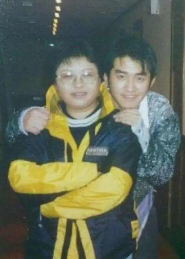 21年前"贵州缆车事件",韩红领养之子韩厚厚,而今过得怎样了