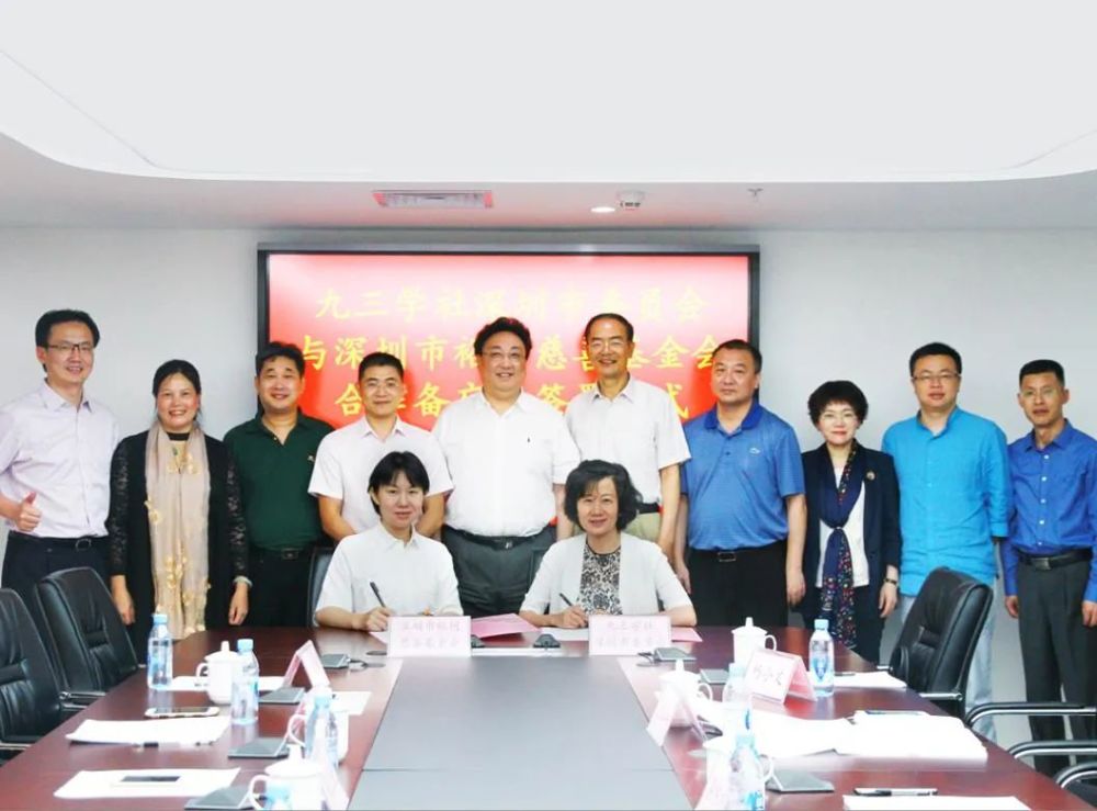 吴兰兰,右一吴兰兰,出生于1974年,现年47岁,居住于广东深圳.