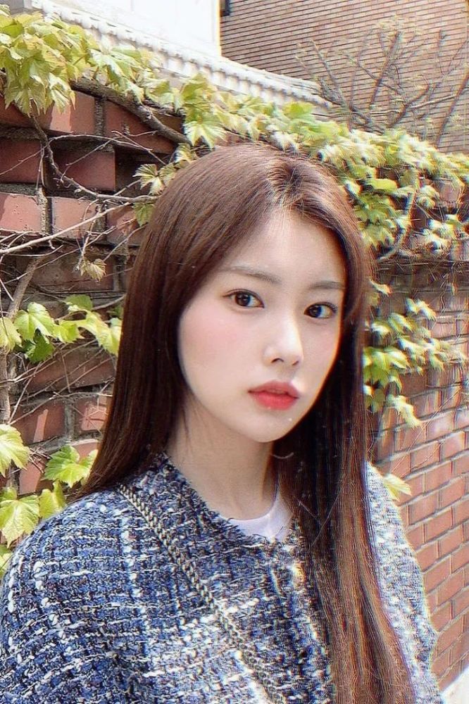 很多人希望姜惠元能带着这张扛得住高清直怼的脸开启演员路,讲真白