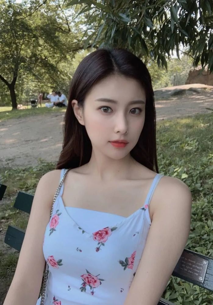 网友票选的漂亮女友脸自拍赶超jennie她终于不是小透明