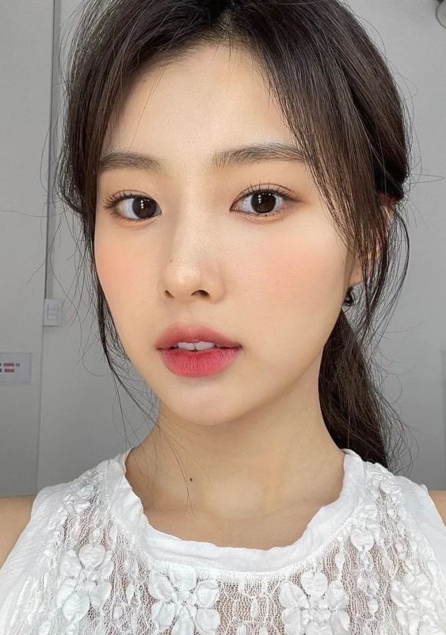 自拍赶超jennie,她终于不是小透明!