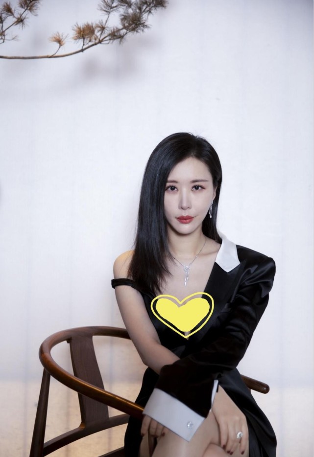 想要穿得有气质还是要看田朴珺缎面穿起来太迷人了知性又优雅