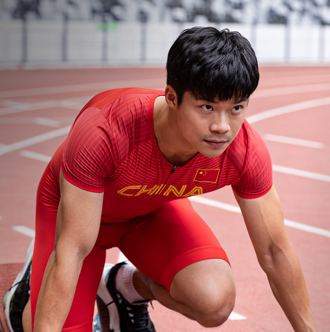 9秒97苏炳添大爆发轻松跑进10秒内霸气夺冠完胜谢震业