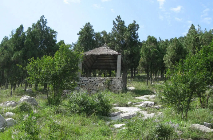 徐州走红一山脉景区,东西绵延十公里,被誉为"苏北小泰山"