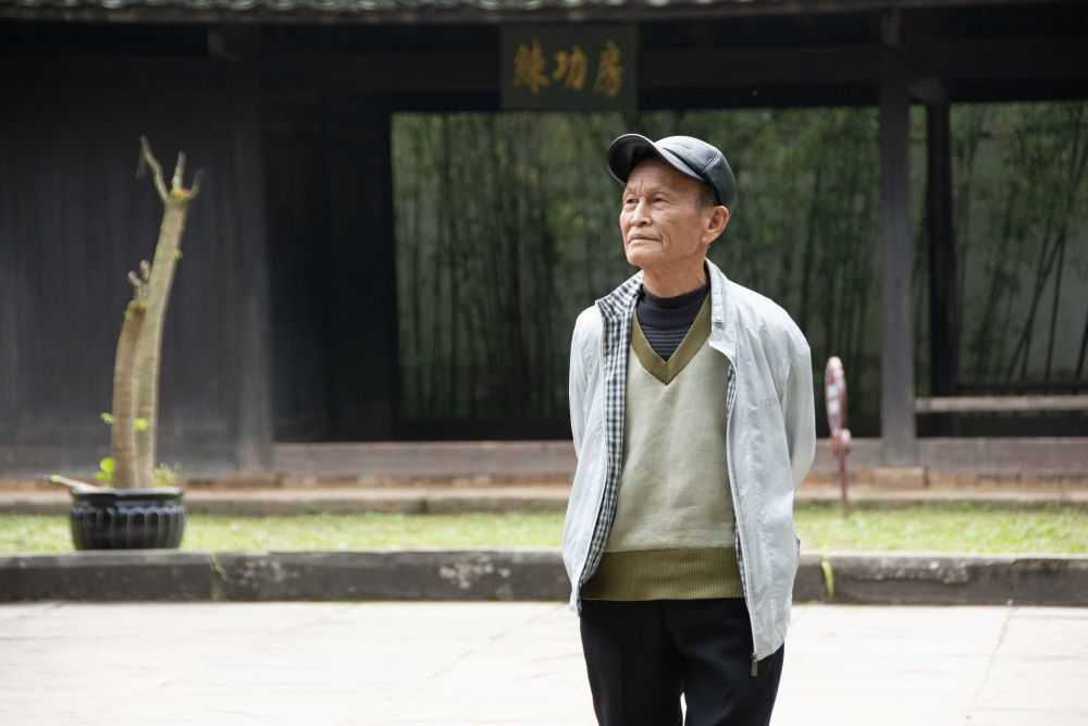 "就在这个练功房内,我堂伯贺龙跟我爷爷贺勋臣一起