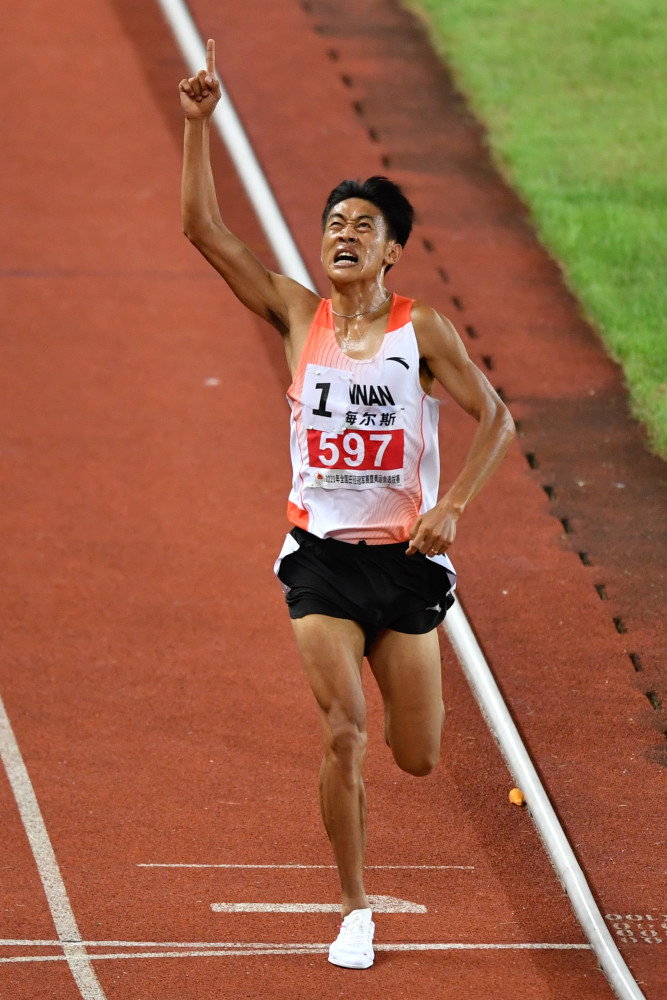 体育田径全国冠军赛宗庆华获男子5000米冠军