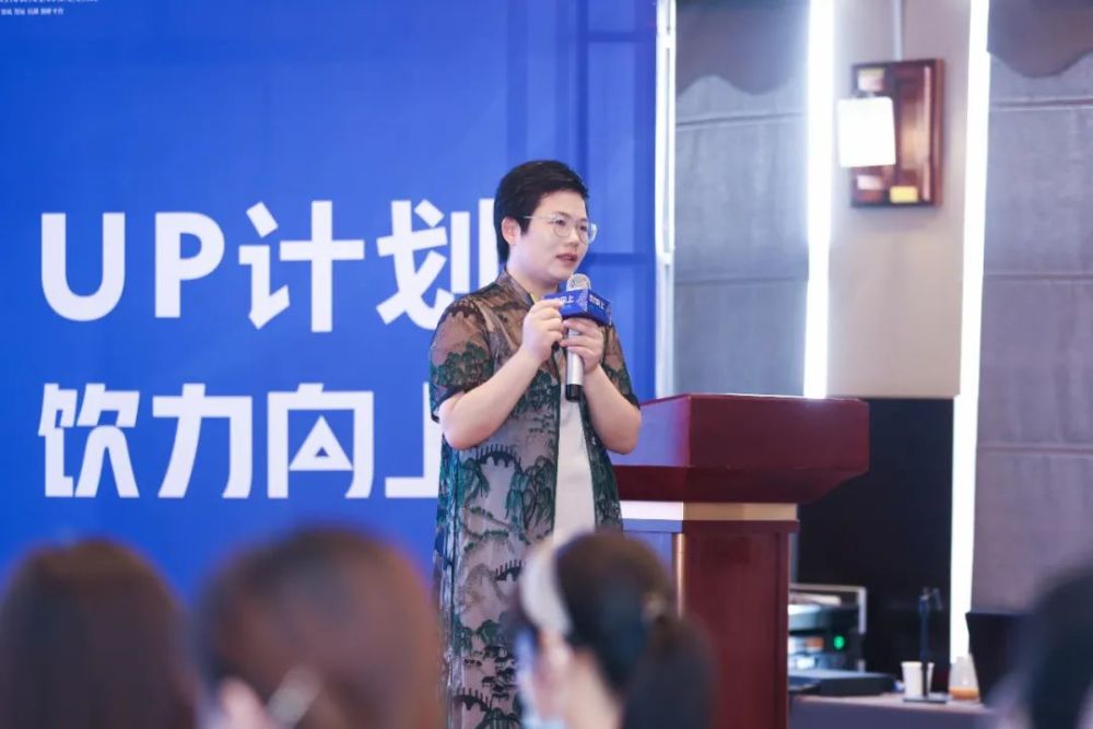 能图资本董事长熊芬女士担任本次课程的授课老师,学员们由60多个茶饮