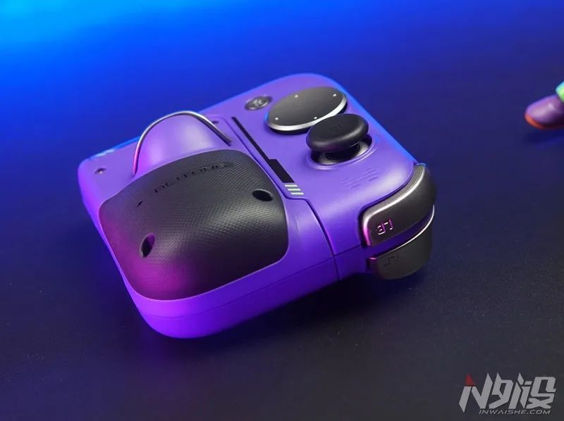 最紧要好看 北通g2手游手柄机甲紫限量版图赏