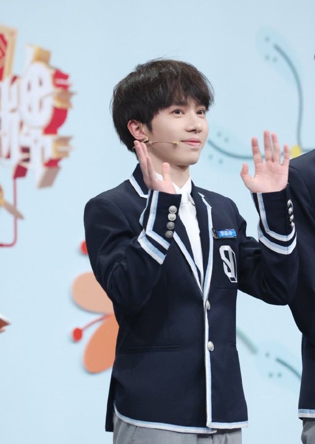 时代峰峻老大哥李俊濠则参加了《青春有你》第三季,并进入了决赛.